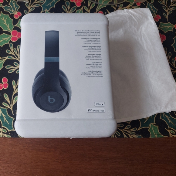 NWT Beats Studio Pro in Navy Blue - Picture 4 of 4